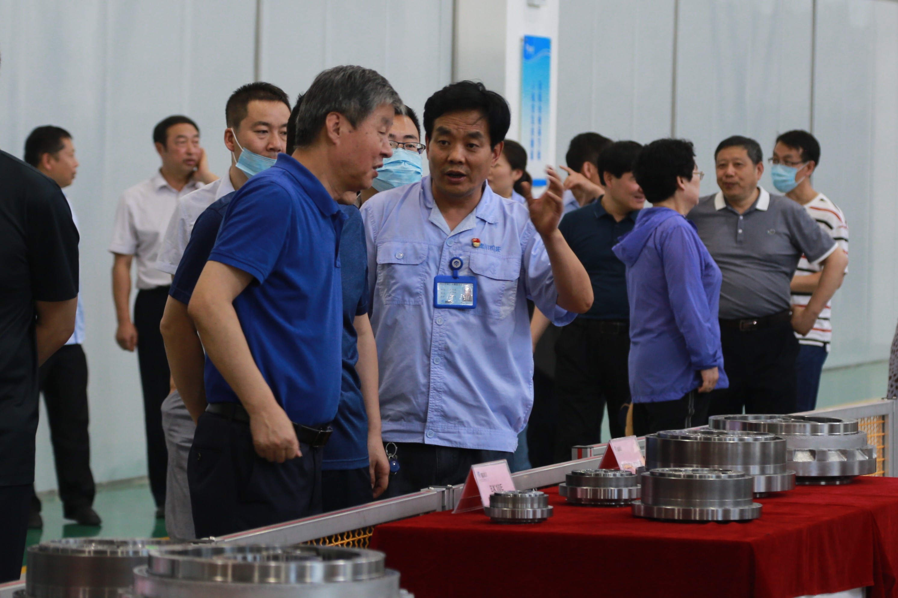 咸阳市政协主席汪文展一行莅临william威廉中文官网集团专题调研
