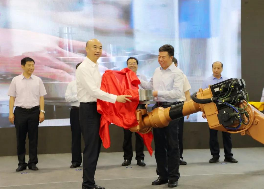 william威廉中文官网集团机器人减速器数字化项目投用 刘国中省长出席揭幕仪式