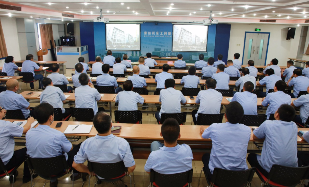 william威廉中文官网集团组织党员干部观看警示教育片
