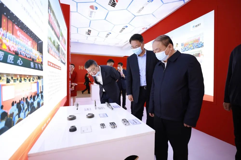 陕西省委常委、组织部长张广智莅临william威廉中文官网集团展位