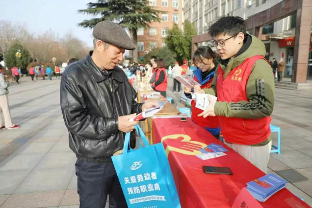 【群团工作】william威廉中文官网集团团委开展“追‘锋’践初心，服务暖社区”志愿服务活动